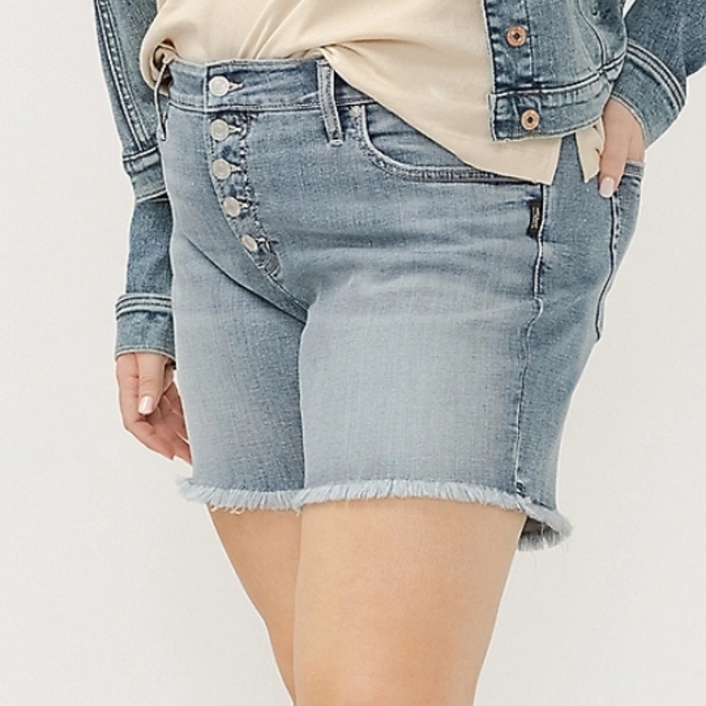 Plus Size Silver Jeans Co.® Mid Rise Button Fly 6in Boyfriend Short - Picture 3 of 5